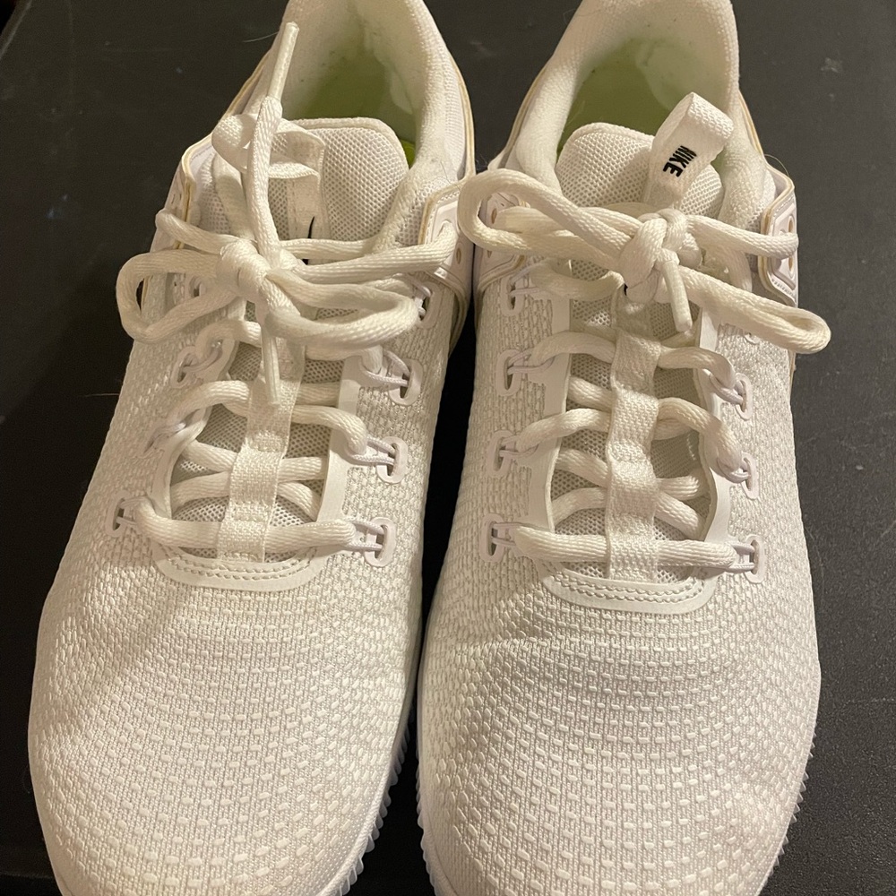 Nike White Volleyball shoes - Picture 6 of 7